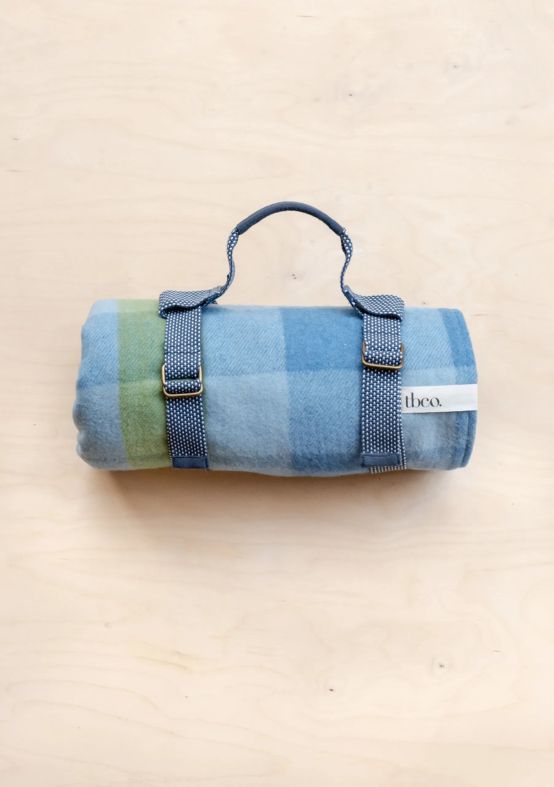 Recycled Wool Picnic Blanket in Blue Gradient Gingham