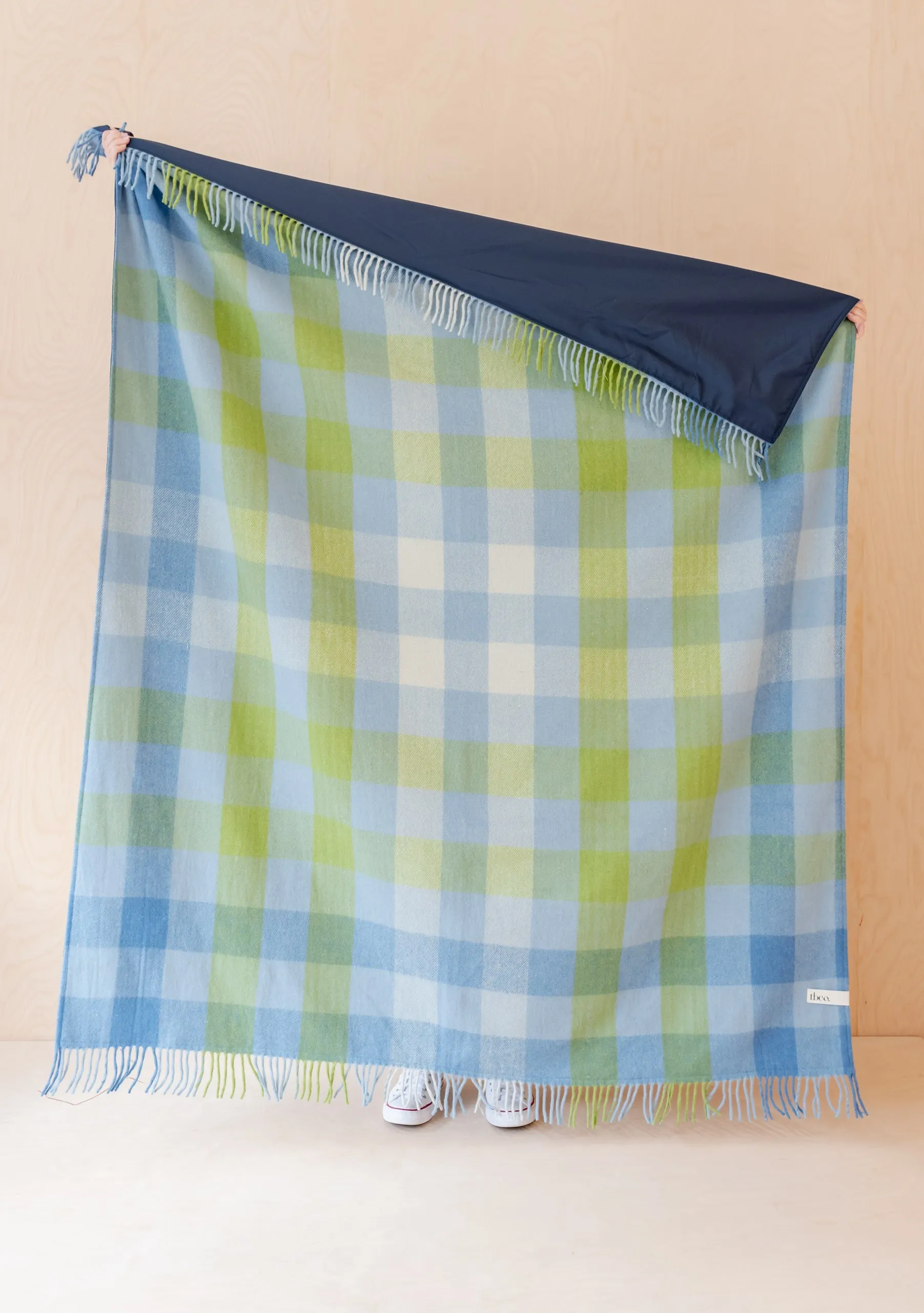 Recycled Wool Picnic Blanket in Blue Gradient Gingham