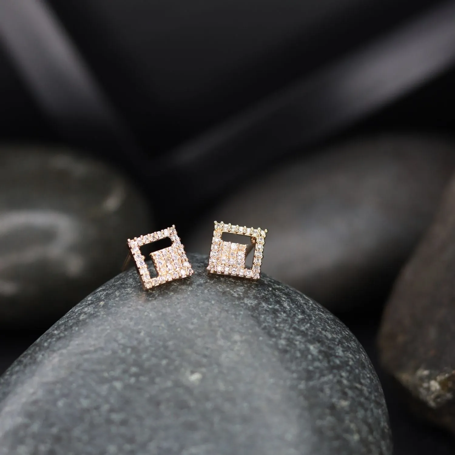 Stylish Latest Fashion Rose Gold Plated Square Studs Earrings for Women