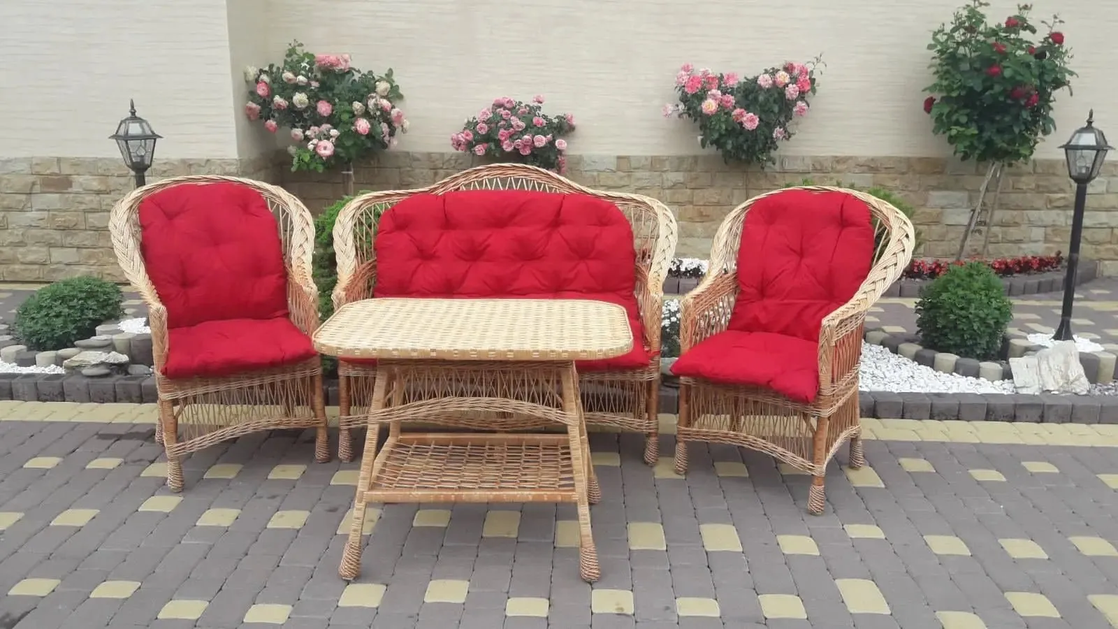 Willow wicker furniture set with pillows